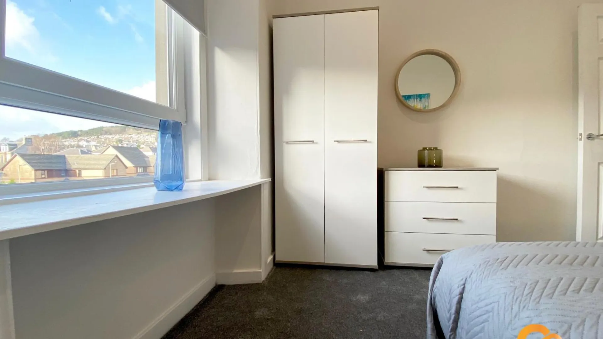 Central Serviced Apartments: Modern, Quiet Stay with Wi-Fi & Extended Options Dundee Apartment