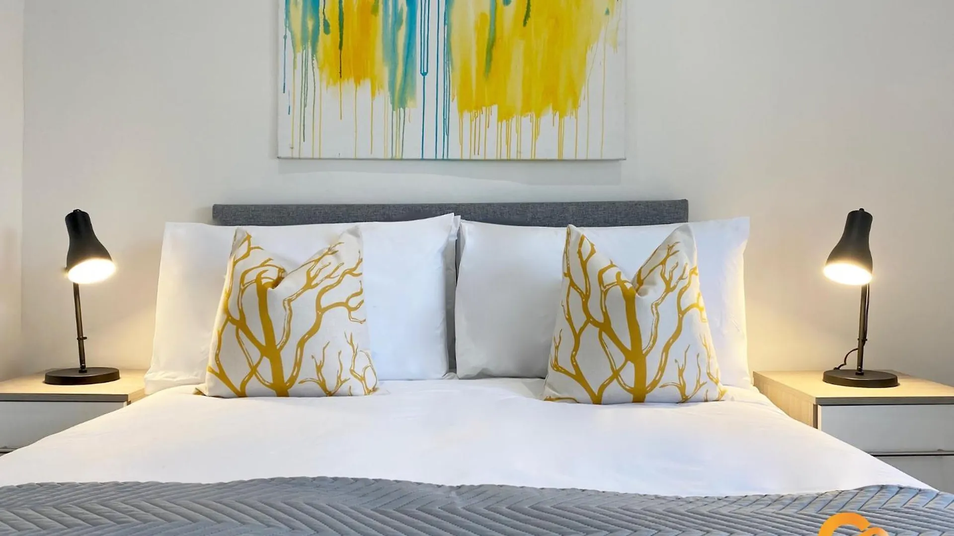Central Serviced Apartments: Modern, Quiet Stay with Wi-Fi & Extended Options Dundee Apartment